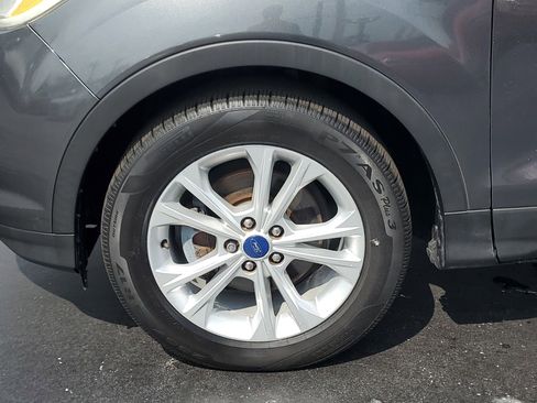 Used 2017 Ford Escape SE image 9