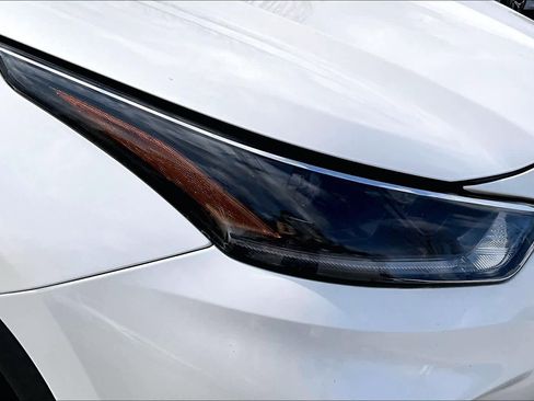 Used 2021 Toyota Highlander XLE image 30