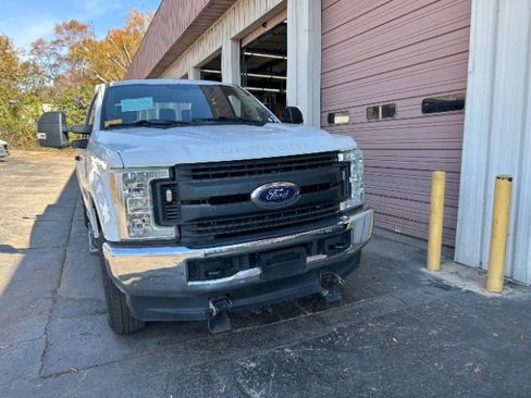 Used 2017 Ford F350 XL image 2