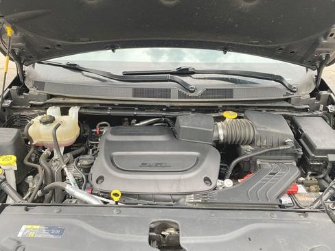 Used 2019 Chrysler Pacifica Limited w/ Advanced Safetytec Group FWD image 29