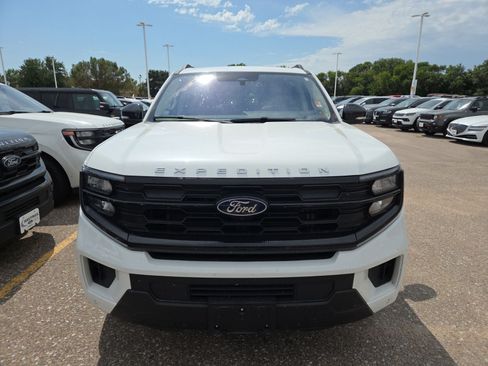 Used 2025 Ford Expedition Max Active AWD/4WD image 12