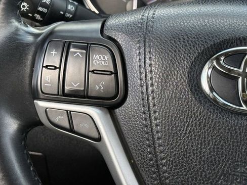 Used 2018 Toyota Highlander XLE FWD image 14