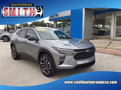 Certified 2025 Chevrolet Trax RS w/ Driver Confidence Package FWD image 1