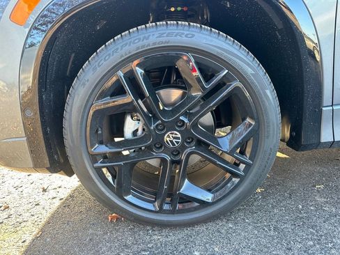 New 2026 Volkswagen Tiguan SE R-Line image 9