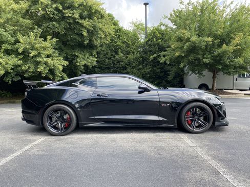 Used 2020 Chevrolet Camaro ZL1 RWD image 10