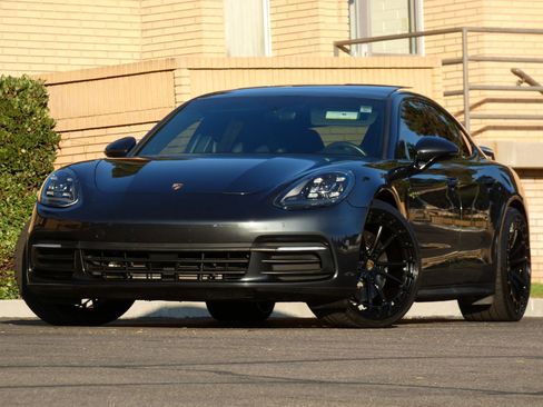 Used 2018 Porsche Panamera 4 image 4