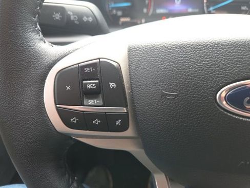 Used 2023 Ford Explorer XLT RWD image 40