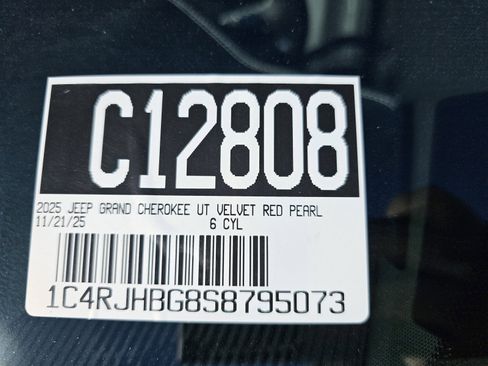 New 2025 Jeep Grand Cherokee Limited image 10