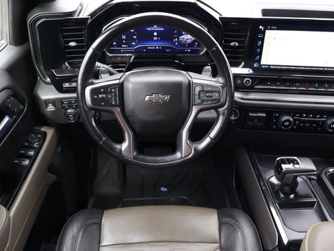 Used 2022 Chevrolet Silverado 1500 ZR2 w/ Technology Package image 11