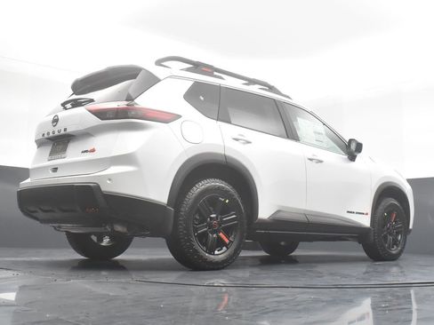 Certified 2025 Nissan Rogue SV image 26