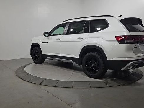 New 2026 Volkswagen Atlas Peak Edition AWD/4WD image 3