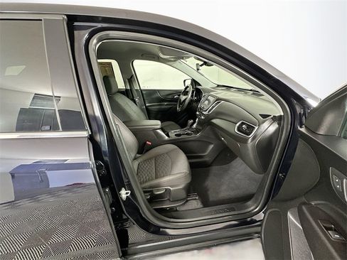 Used 2020 Chevrolet Equinox LT image 25
