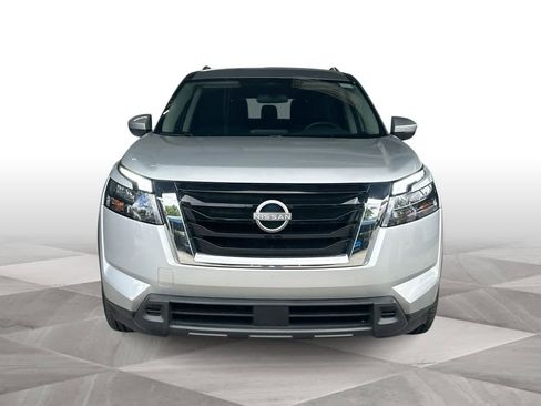 Used 2025 Nissan Pathfinder SV AWD/4WD image 3