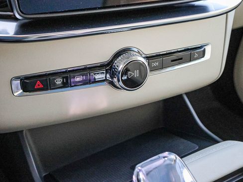 New 2026 Volvo XC90 T8 Ultra w/ Protection Package Premier image 35