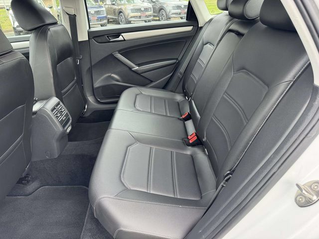 Used 2022 Volkswagen Passat 2.0T SE FWD image 13