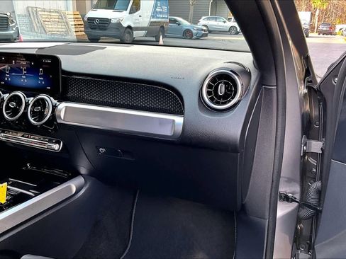 Used 2026 Mercedes-Benz GLB 250 4MATIC image 18