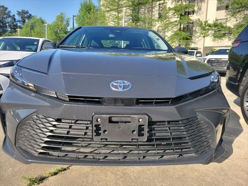 Used 2025 Toyota Camry LE FWD image 5