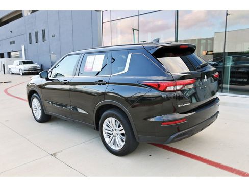 Used 2024 Mitsubishi Outlander ES image 6
