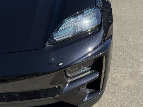 Used 2025 Porsche Macan Turbo Electric image 11