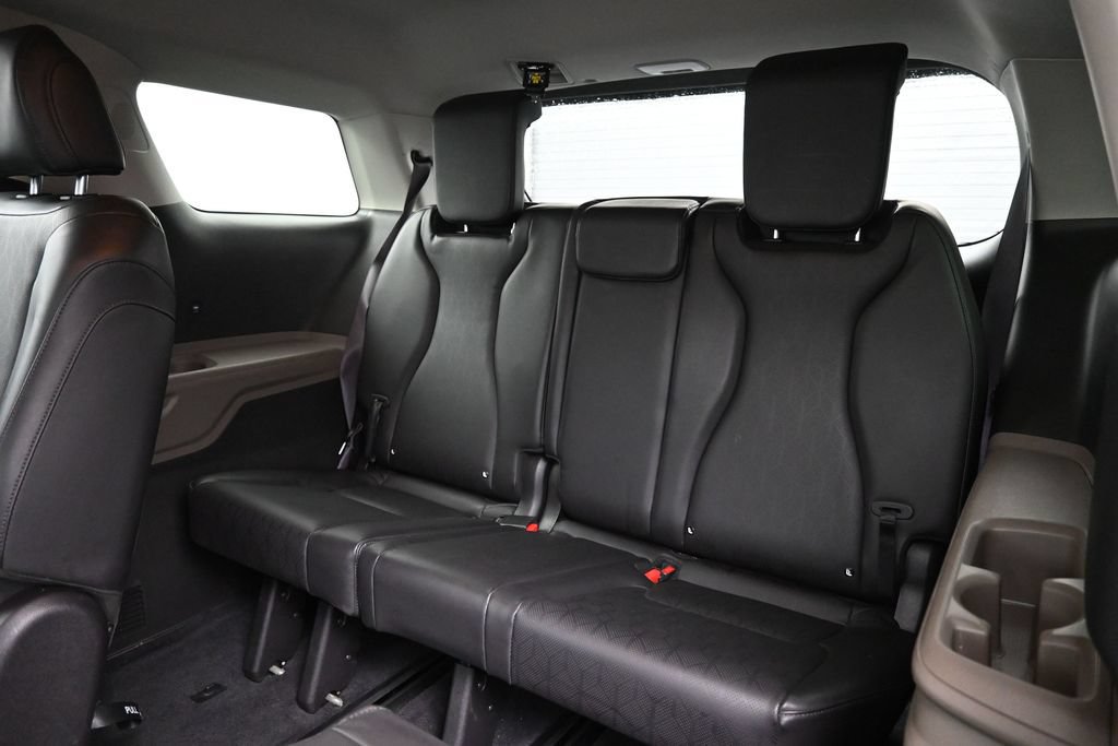 Used 2025 Kia Carnival FWD image 28