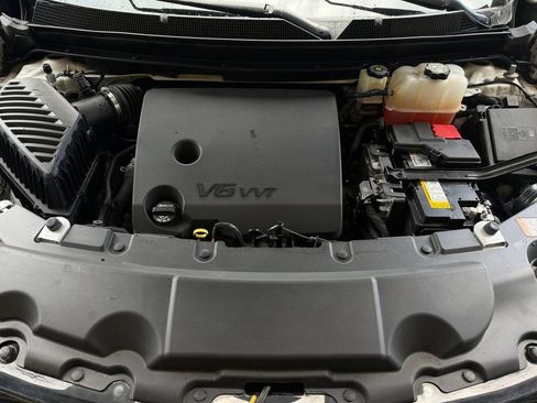 Used 2023 Chevrolet Traverse Premier FWD image 14