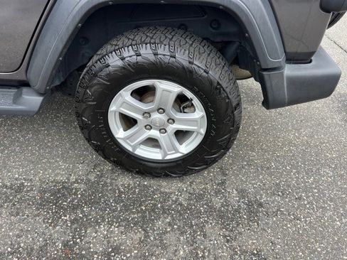 Used 2018 Jeep Wrangler Unlimited Sport S AWD/4WD image 23