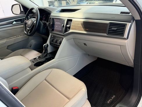 Used 2020 Volkswagen Atlas SE w/ Panoramic Sunroof Package FWD image 13