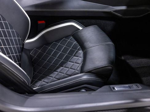 Used 2019 Lamborghini Aventador S image 38