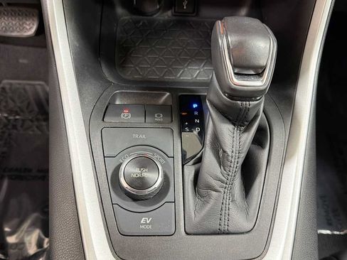 Certified 2021 Toyota RAV4 XLE Premium AWD/4WD image 21