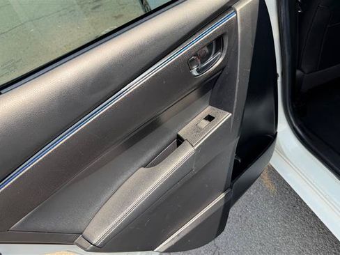 Used 2019 Toyota Corolla SE FWD image 19