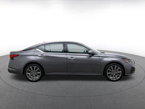 Used 2025 Nissan Altima 2.5 SV FWD image 14