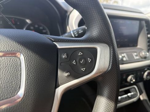 Used 2021 GMC Acadia SLE FWD image 26