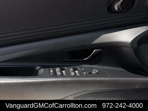 Used 2025 Hyundai Elantra SEL FWD image 25