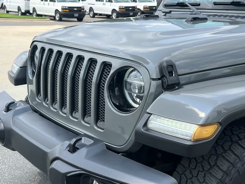 Used 2019 Jeep Wrangler Unlimited Sahara AWD/4WD image 13