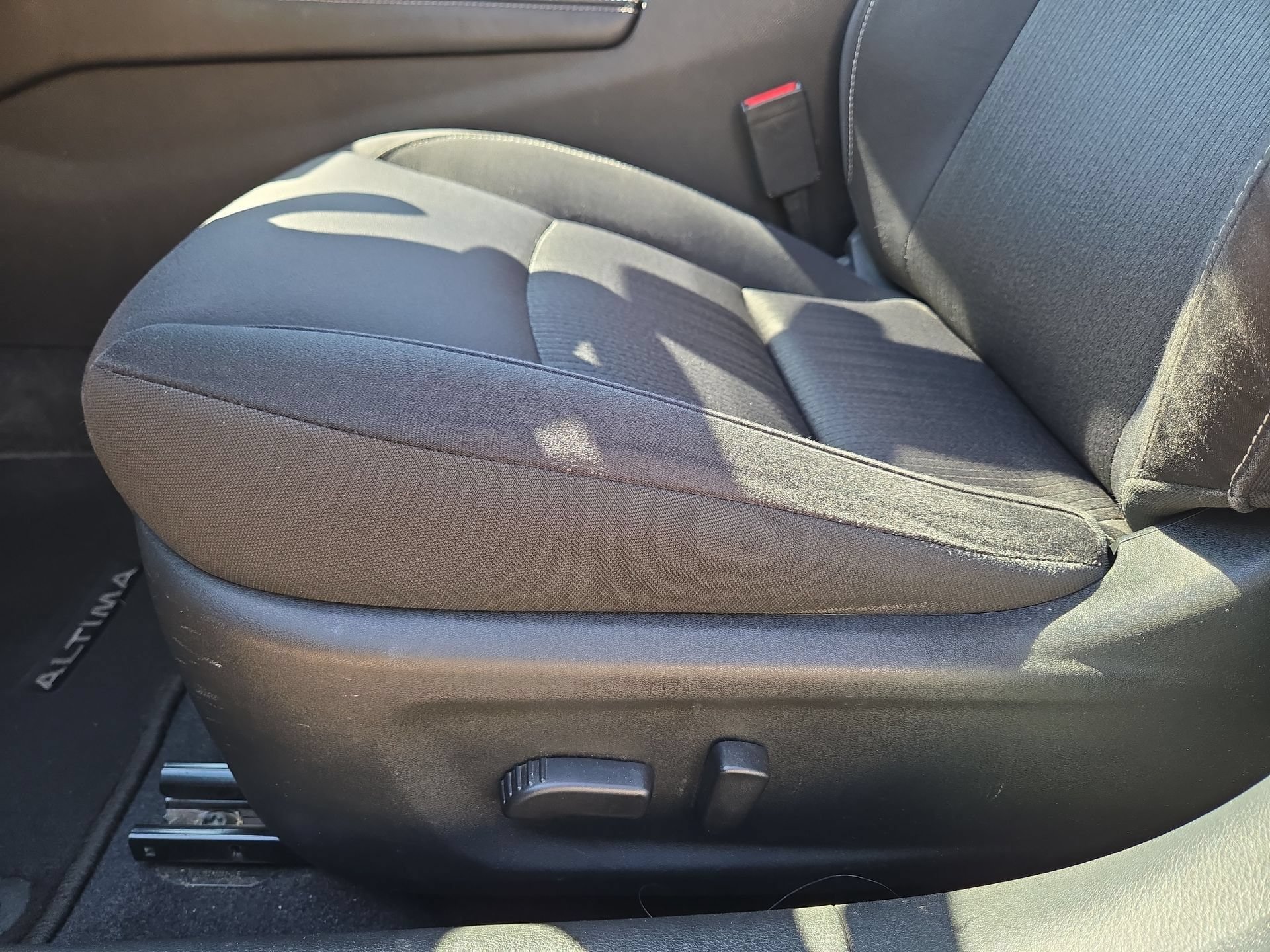 Used 2023 Nissan Altima 2.5 SV FWD image 17