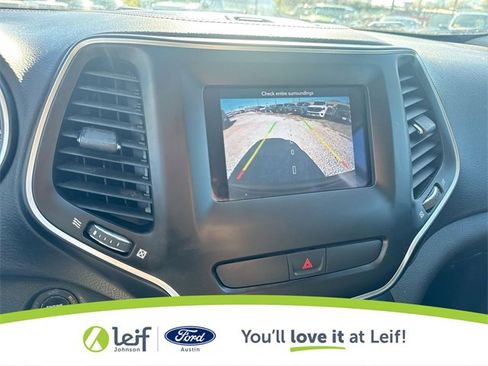 Used 2019 Jeep Cherokee Latitude Plus image 28