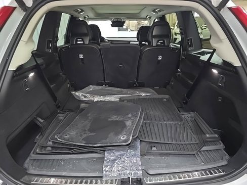 Used 2022 Volvo XC90 T6 Momentum w/ Climate Package image 12
