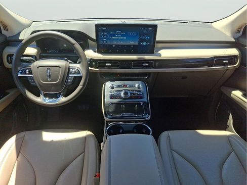 Used 2023 Lincoln Nautilus FWD image 10