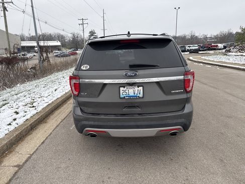 Used 2016 Ford Explorer XLT w/ Equipment Group 202A image 6