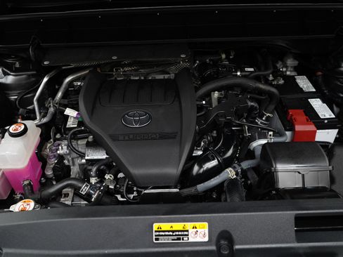 Used 2023 Toyota Highlander LE FWD image 29