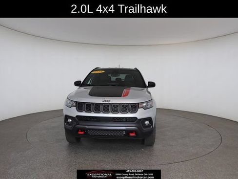 Used 2025 Jeep Compass Trailhawk AWD/4WD image 32