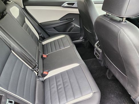 Used 2025 Volkswagen Taos SEL image 22