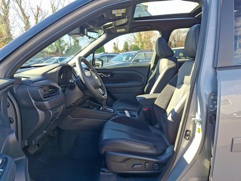 Used 2025 Subaru Forester Touring image 12