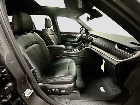 New 2025 Jeep Grand Cherokee Limited image 29