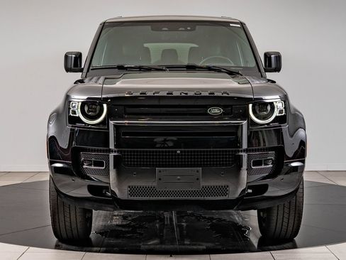Used 2025 Land Rover Defender 130 V8 AWD/4WD image 2