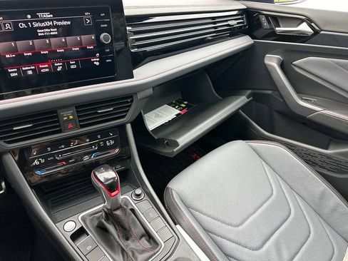 Used 2025 Volkswagen Jetta GLI Autobahn FWD image 32