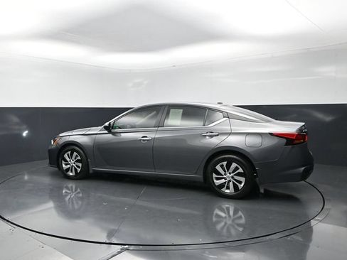 Used 2025 Nissan Altima 2.5 S FWD image 2