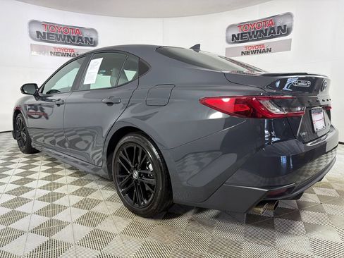 Used 2025 Toyota Camry SE image 5