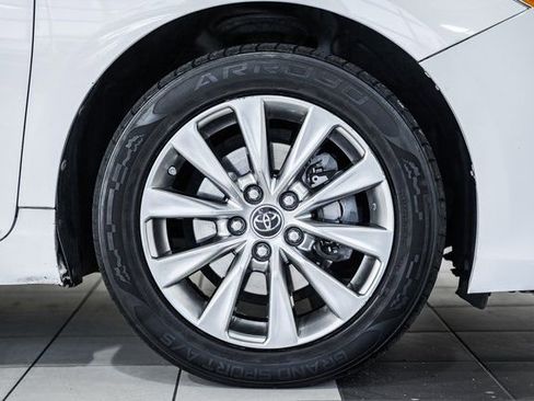 Used 2016 Toyota Camry XLE image 12