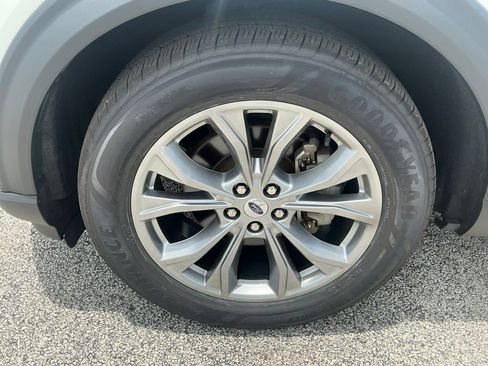 Certified 2023 Ford Explorer XLT w/ Equipment Group 202A RWD image 32
